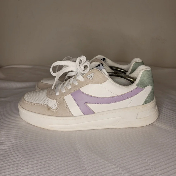 EUC Fabletics The Lifestyle Sneaker II sz 9 - Picture 1 of 8